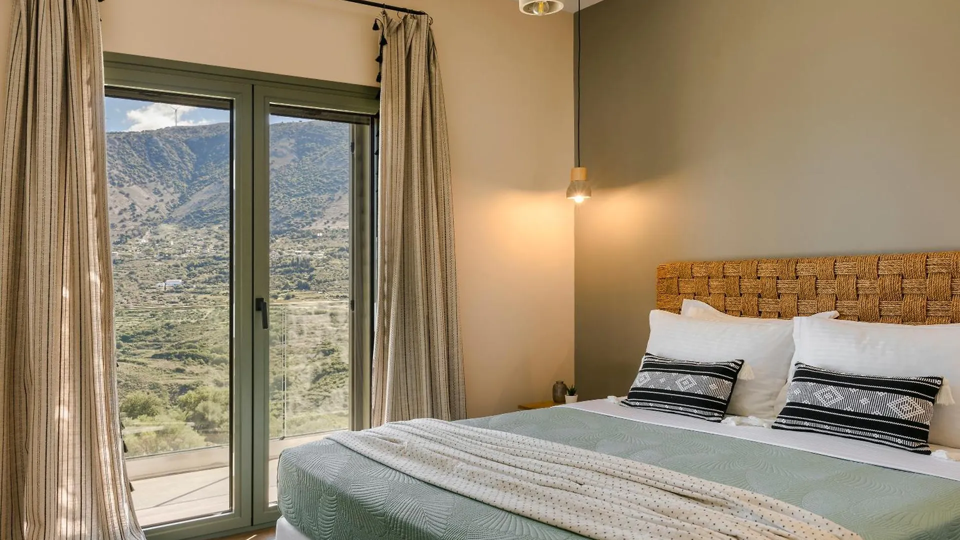 Azolaki Suites Zola