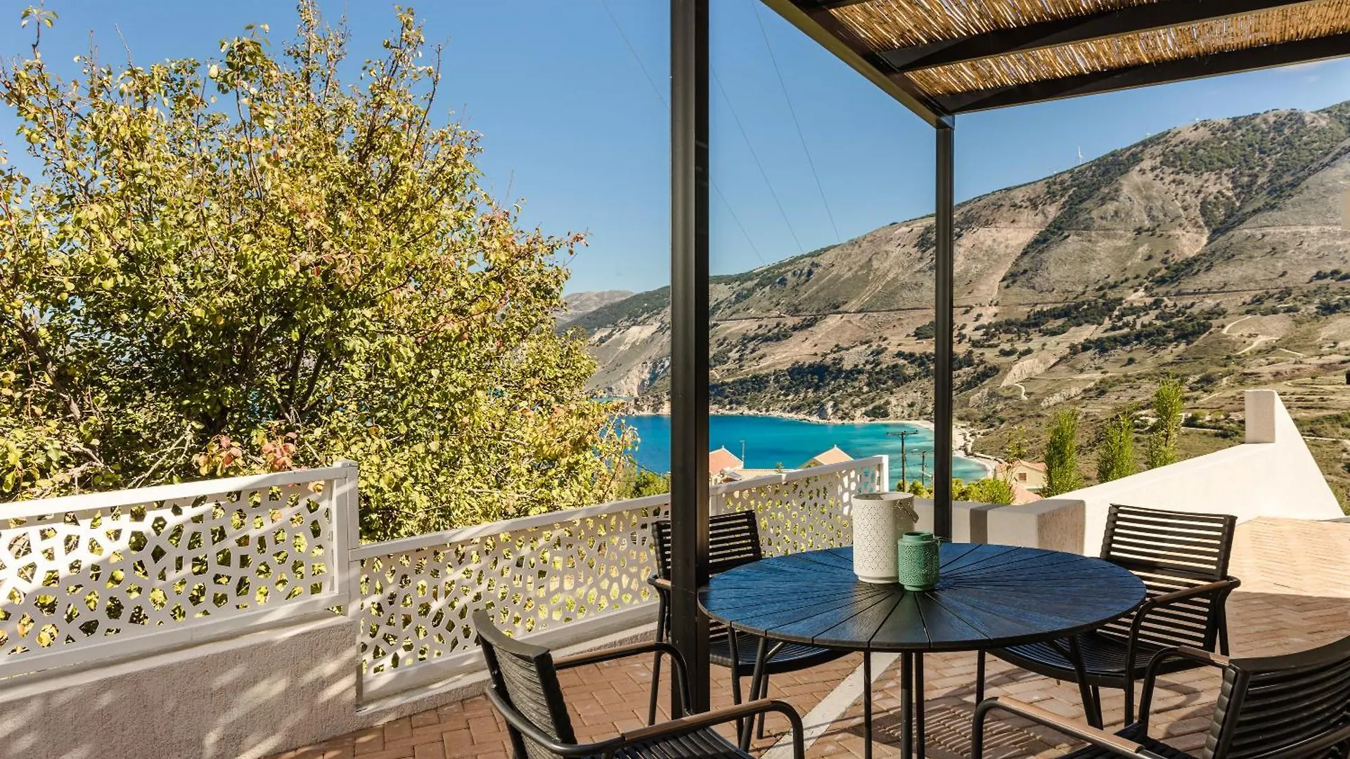 Azolaki Suites Zola
