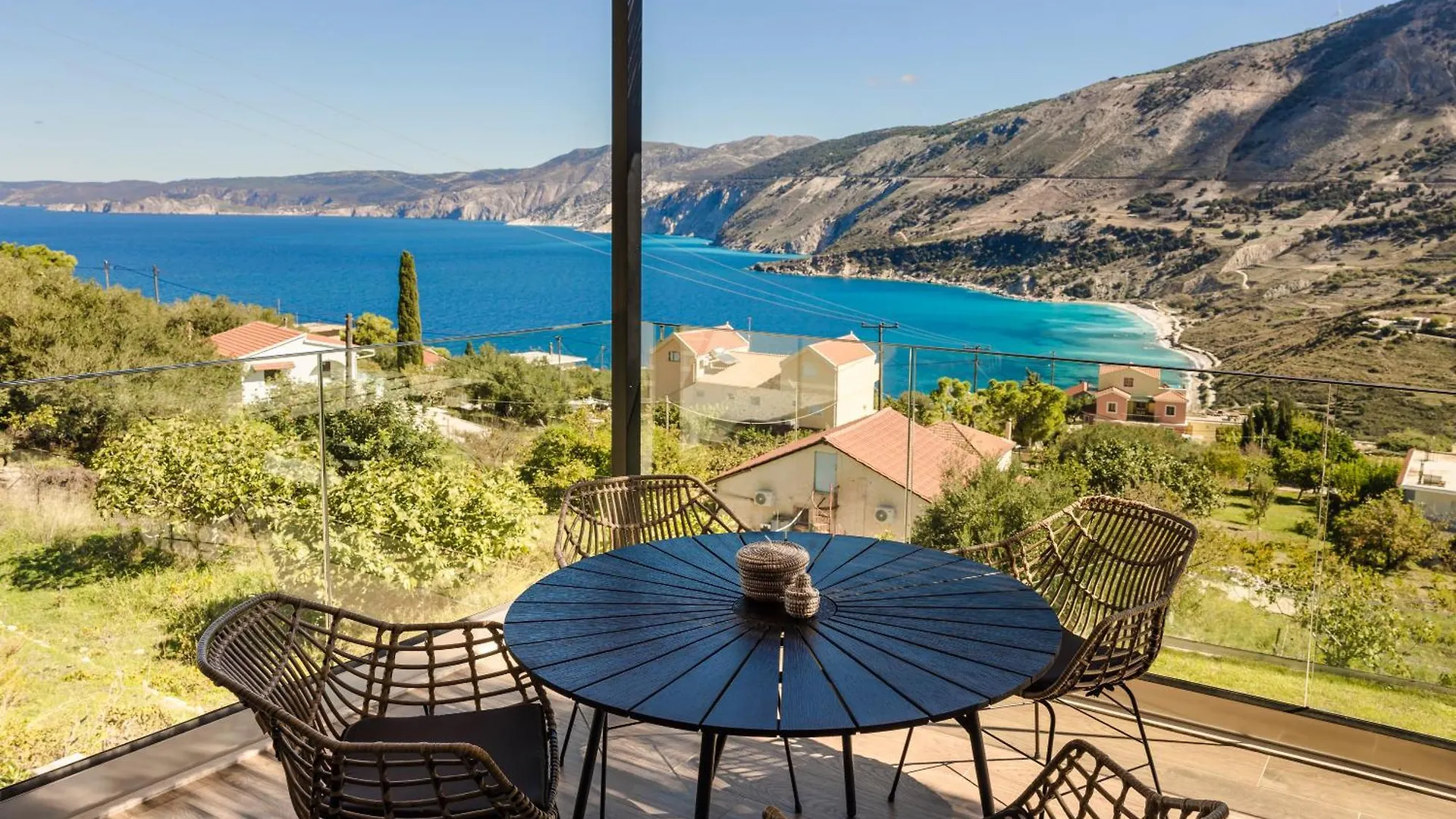 Azolaki Suites Apartment