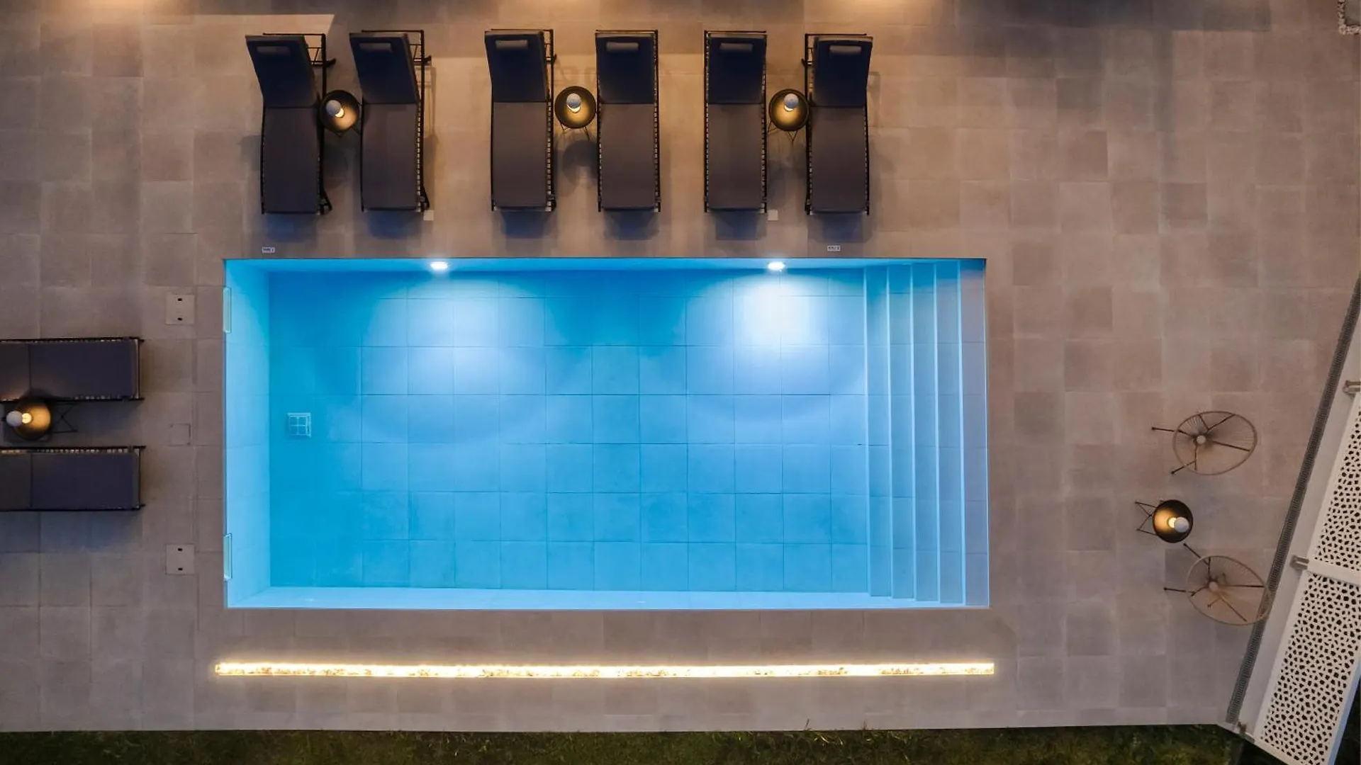 Azolaki Suites